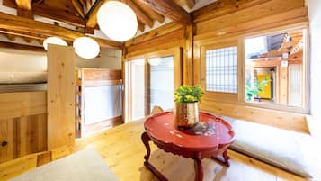 Family House, 4 Bedrooms | 4 bedrooms, iron/ironing board, free WiFi