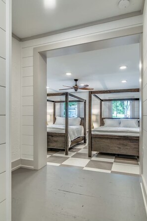 3 habitaciones, tabla de planchar con plancha, cuna de viaje y wifi 