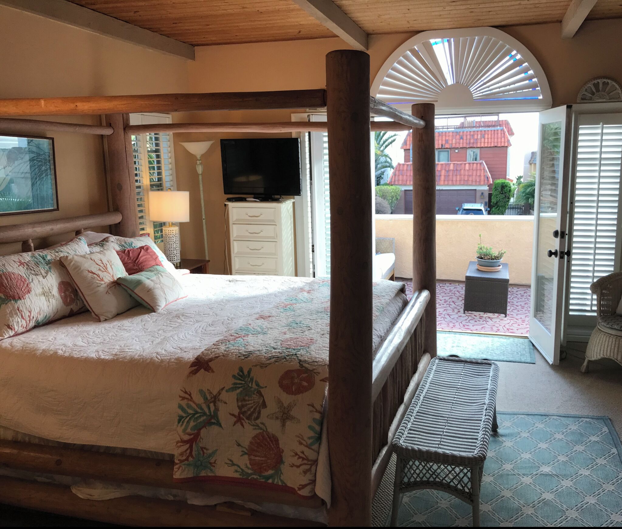 3 habitaciones, escritorio, tabla de planchar con plancha y wifi gratis 