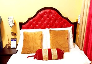 Premium bedding, Tempur-Pedic beds, individually furnished, desk - Wil's Condotel (Caloocan)