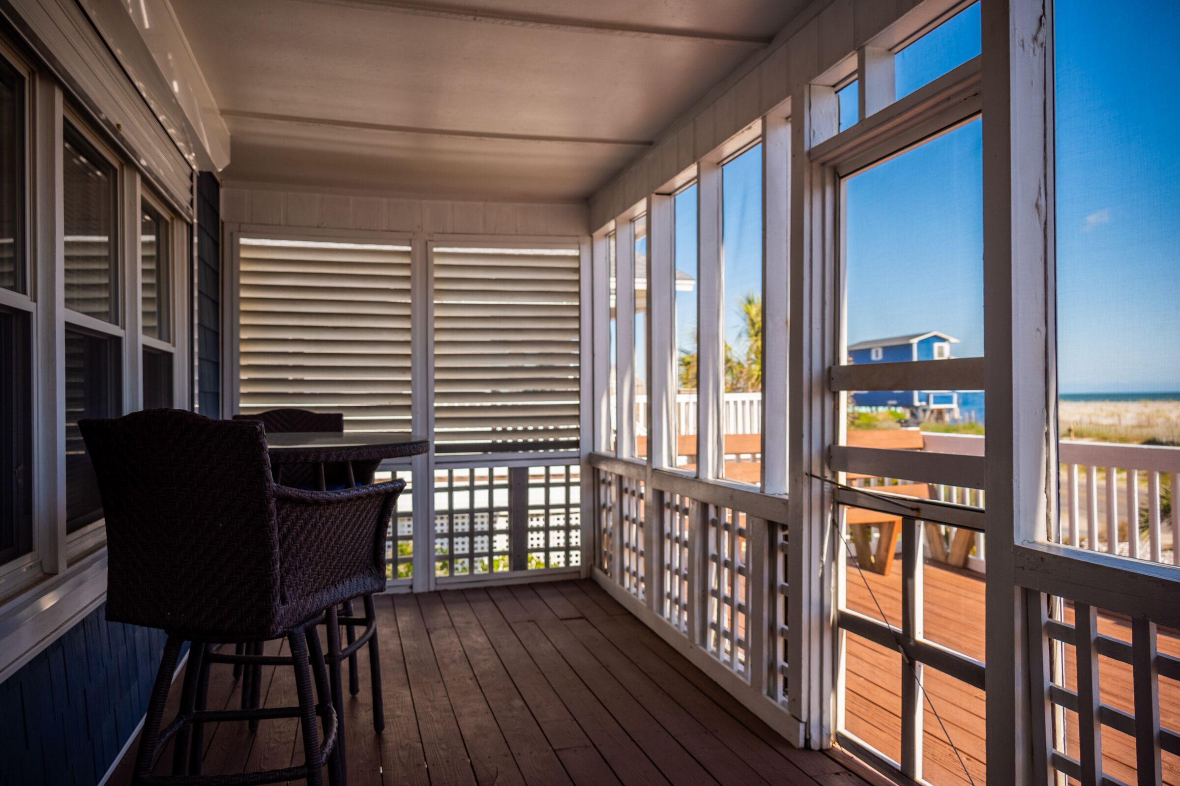 See The Sea: Oceanview beach cottage in East Beach