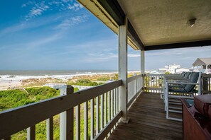 Property grounds - Sweet Retreat: Oceanfront Home with Private Walkway to the Beach (Oak Island)