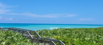 "Ocean Oasis" amazing views from direct beachfront condo on Hutchinson Island