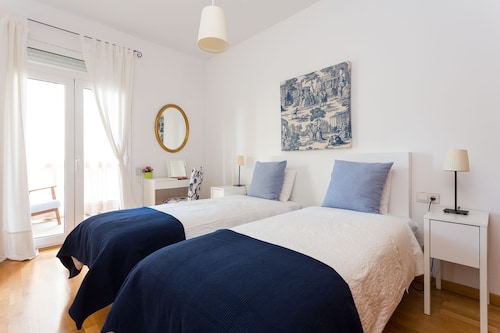 サグラダファミリアのパセオデグラシア近くのモダンで静かな明るいフラットの例