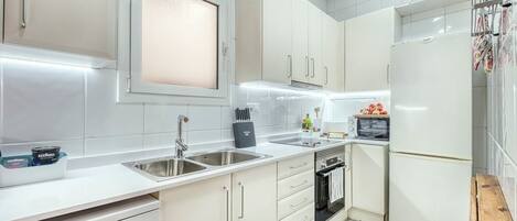 Fridge, microwave, oven, stovetop