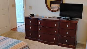 1 habitación, tabla de planchar con plancha, wifi gratis y ropa de cama