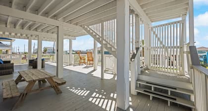 Sleeps 40 • 2 Kitchens • 2 Min Walk to Beach • Perfect for Large Groups