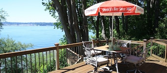 Waterfront Vashon Home med fantastisk utsikt