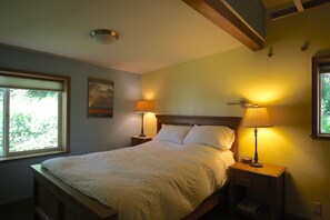 2 soverom, strykejern/-brett, internettilgang og sengetøy