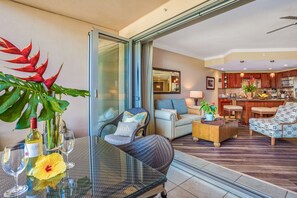 Smart TV, books, stereo - Luxury Studio at Honua Kai Resort and Spa-Ocean View-Pools and Beach Access (Lahaina)