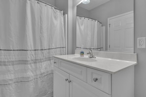 Towels - Sol Retreat: Ocean View, Dog-friendly Condo with Seasonal Community Pool (Oak Island)