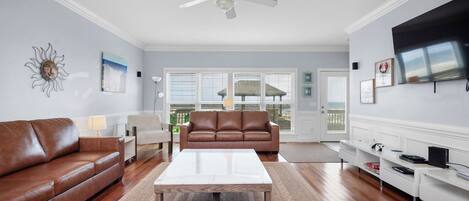 Fernseher, Videospiele, DVD-Player, Bücher