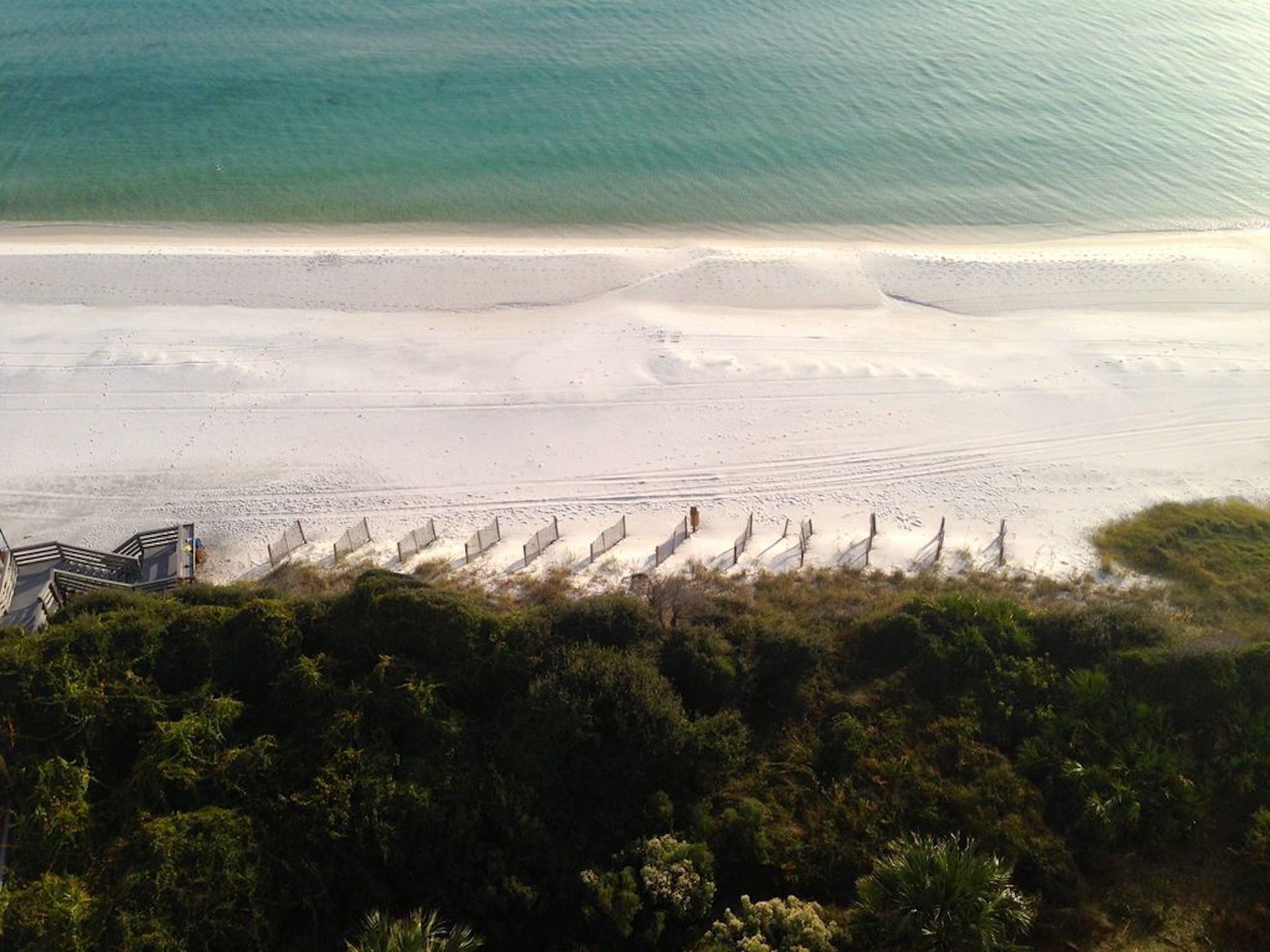 Beach nearby, sun-loungers, beach towels