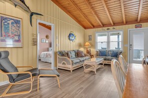 TV, lettore DVD, libri