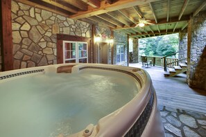 Indoor spa tub - Private NC Ski Lodge Hot Tub, Hanging Bed, Sleeps 17, Pet-Friendly Fish 2 Ponds (Mars Hill)