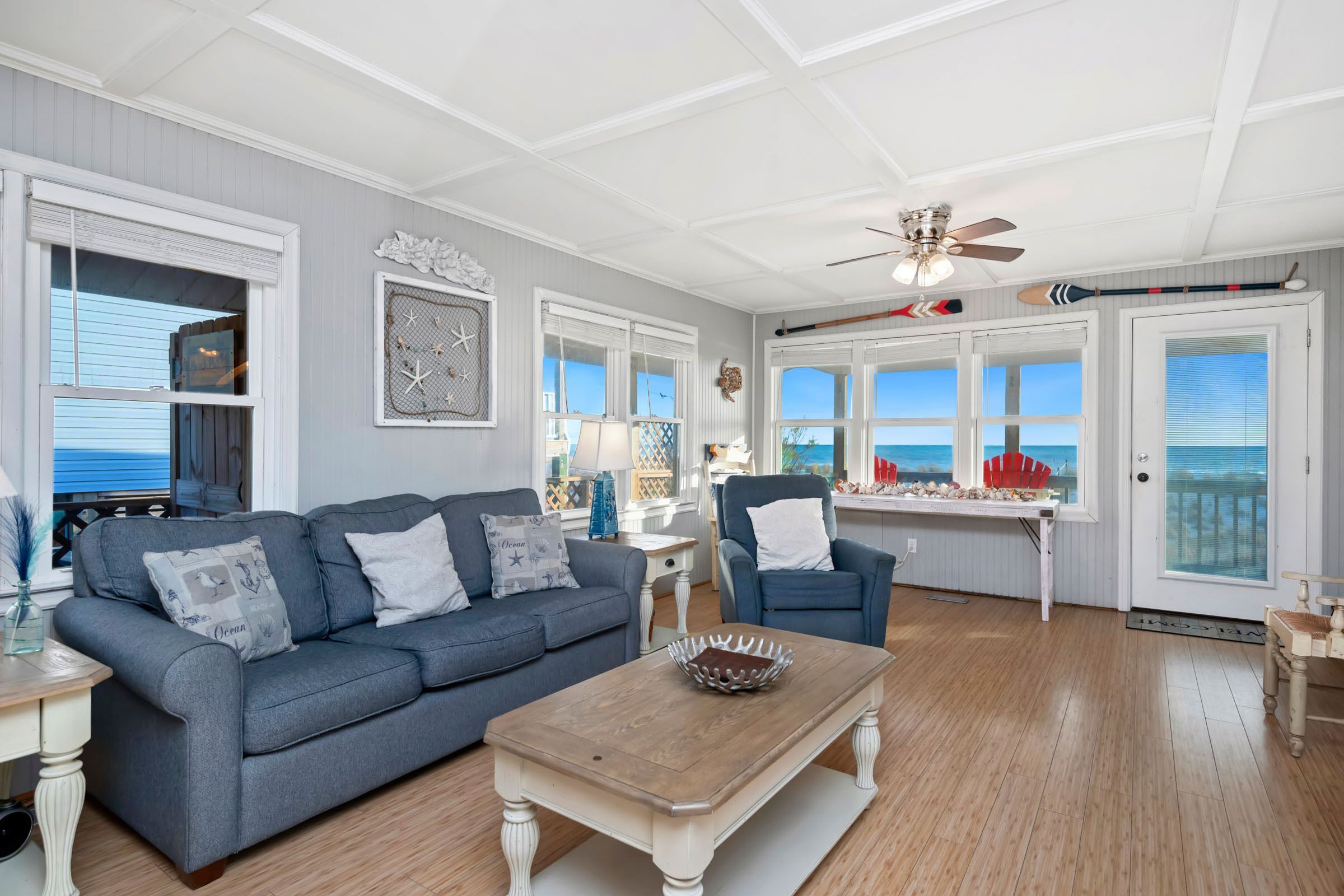 Tv, dvd-afspiller, bøger