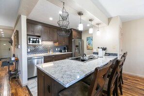 Fridge, microwave, stovetop, dishwasher