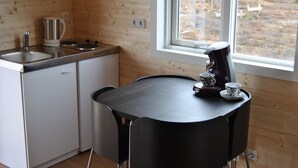 Hytte – panorama, 1 queensize-seng, tekjøkken | Eget tekjøkken | Kaffetrakter/tekoker, kjøleskap, kokeplater og vannkoker