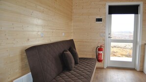 Hytte – panorama, 1 queensize-seng, tekjøkken | Blendingsgardiner, lydisolert og barnesenger (inkludert)