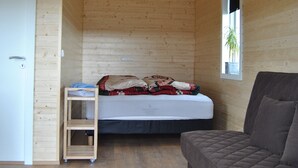 Hytte – panorama, 1 queensize-seng, tekjøkken | Blendingsgardiner, lydisolert og barnesenger (inkludert)