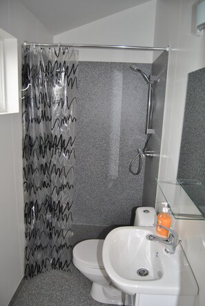 Panoramic Cabin, 1 Queen Bed, Kitchenette | Bathroom | Shower, hair dryer, towels - Stormur Cottages (Egilsstaðir)