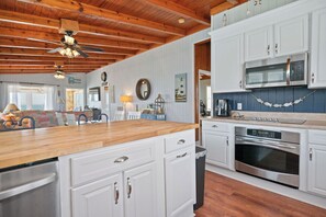 Dishwasher, coffee/tea maker, cookware/dishes/utensils, ice maker