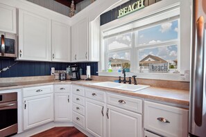 Dishwasher, coffee/tea maker, cookware/dishes/utensils, ice maker