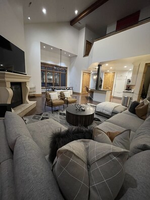 Relax in this stylish living area with a comfortable sofa, fireplace, and flat-screen TV.