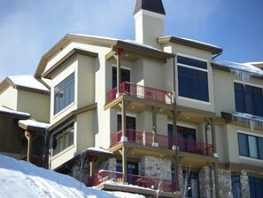 Exterior - Ski in/out at The Canyons 4br/4.5ba Sleeps 12 Top End Unit Newly Renovated! (Park City)