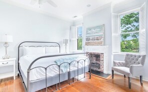 3 bedrooms, desk, iron/ironing board, free WiFi