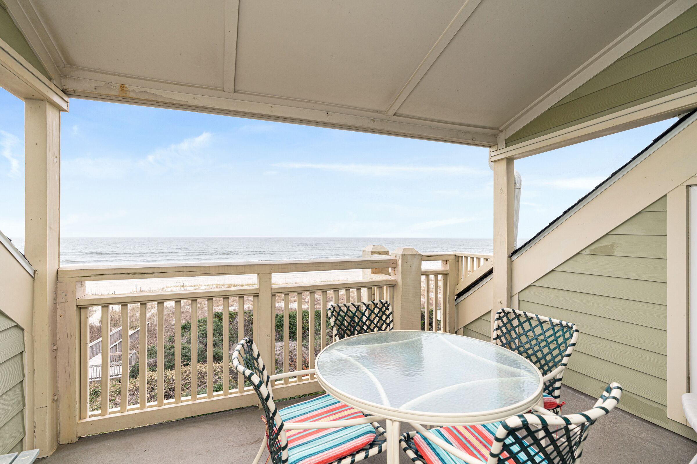 Carefree: Oceanfront Condo with Private Balcony and Seasonal Community Pool
