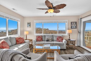 TV, DVD-spiller, bøker og filmbibliotek