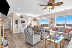 TV, DVD-spiller, bøker og filmbibliotek