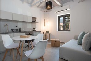 Tủ lạnh, lò nướng, bếp nấu, dụng cụ pha espresso 