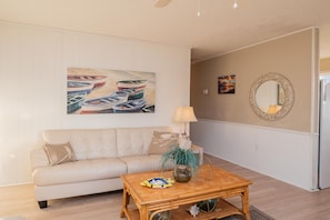 TV, books - Splendid Days: Quaint 3 Bed/2 Bath Beachwalk Rental on Oak Island (Oak Island)