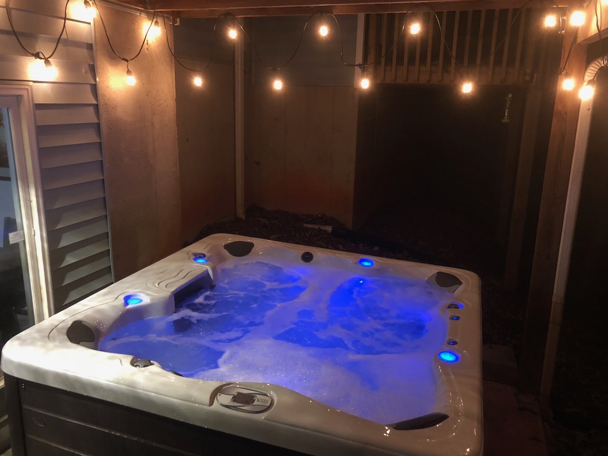 Crystal Blue Lake House--Private 2-story Dock-Deep H2O, Hot Tub, Pool, Ping Pong