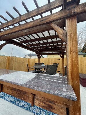 Outdoor dining - Fantastic Denver Location! 5 mins from every major highway! Mountain & Lake View (Denver)