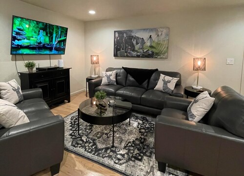 Fantastic Denver Location! 5 mins from every major highway! Mountain & Lake View