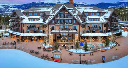 Crystal Peak Condo | Spectacular Views, Steps To Peak 7, Hot Tubs, and Gondola on-site