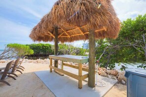 Outdoor dining - Seaside Escape with Luxe Interior and Ocean Views (Tavernier)