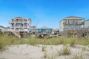 Exterior - Smart Pelican: Dog-Friendly Oceanfront Cottage with Modern Kitchen (Oak Island)