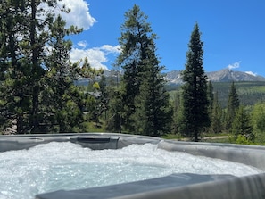 Bañera de hidromasaje al aire libre