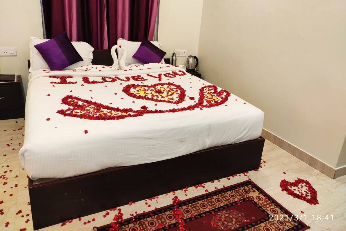 Deluxe Room, 1 Double Bed, Non Smoking | Desk, soundproofing