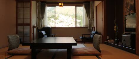 Camera Tradizionale (Japanese Style) | Minibar, una cassaforte in camera, una scrivania, insonorizzazione