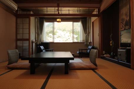 Japanese Style Room | Minibar, in-room safe, desk, soundproofing. Akao-Kan