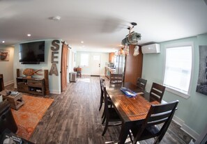 Dining - Premier, modern, fully renovated, Beach home...stroll to the beach in 3 minutes! (Hampton)