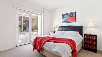 Southbound@theWharf 2 | 3 bedrooms, individually decorated, individually furnished, desk