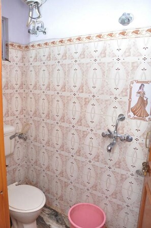 Double Room, 1 Katil Kelamin (Double), Non Smoking | Bilik Mandi | Pancuran mandi 