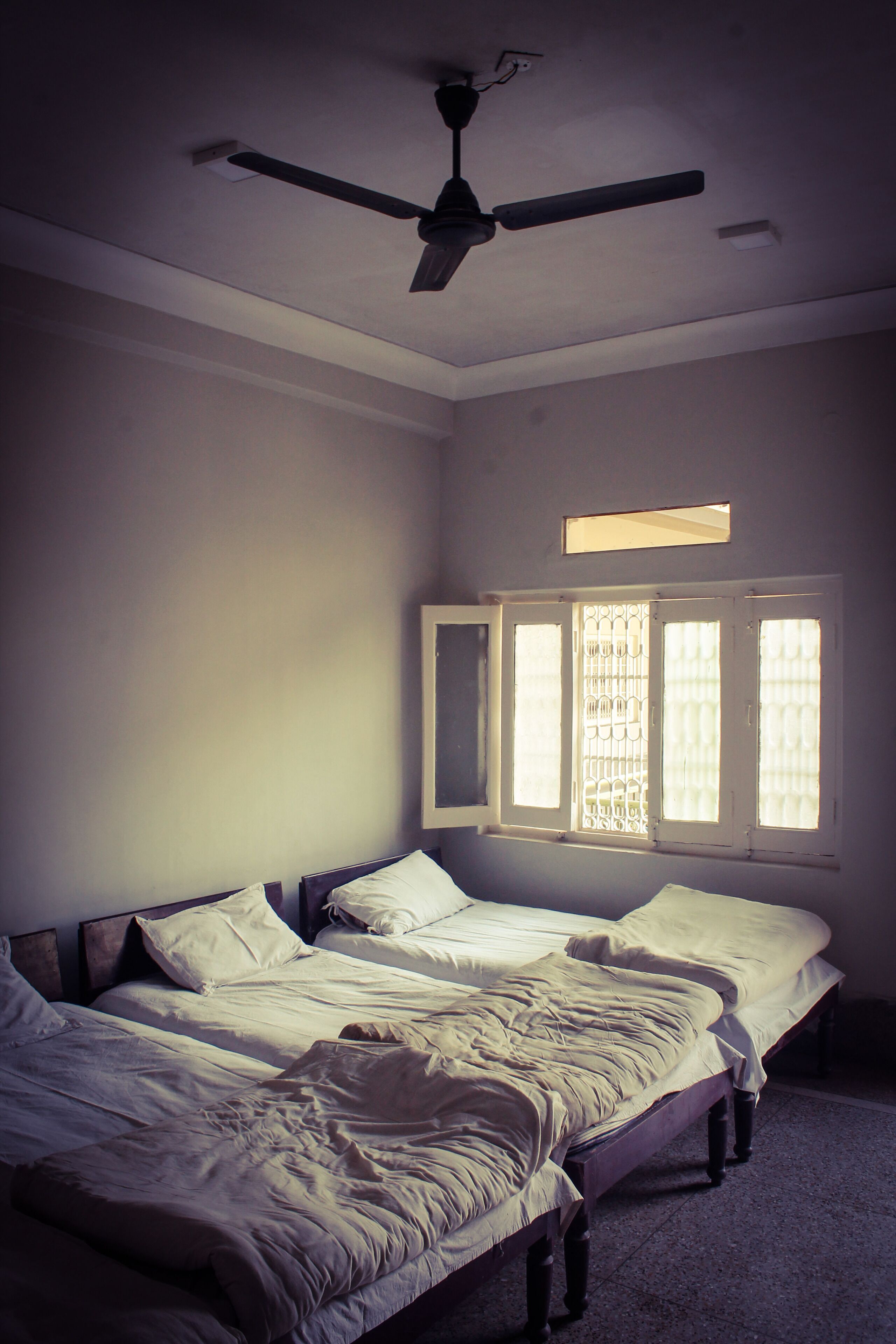 Hypo-allergenic bedding, free WiFi, bed sheets