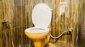 Separate bathtub and shower, rainfall showerhead, free toiletries